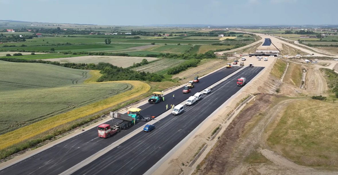 Aszfaltozzák a bisztraterebesi sztrádaszakaszt