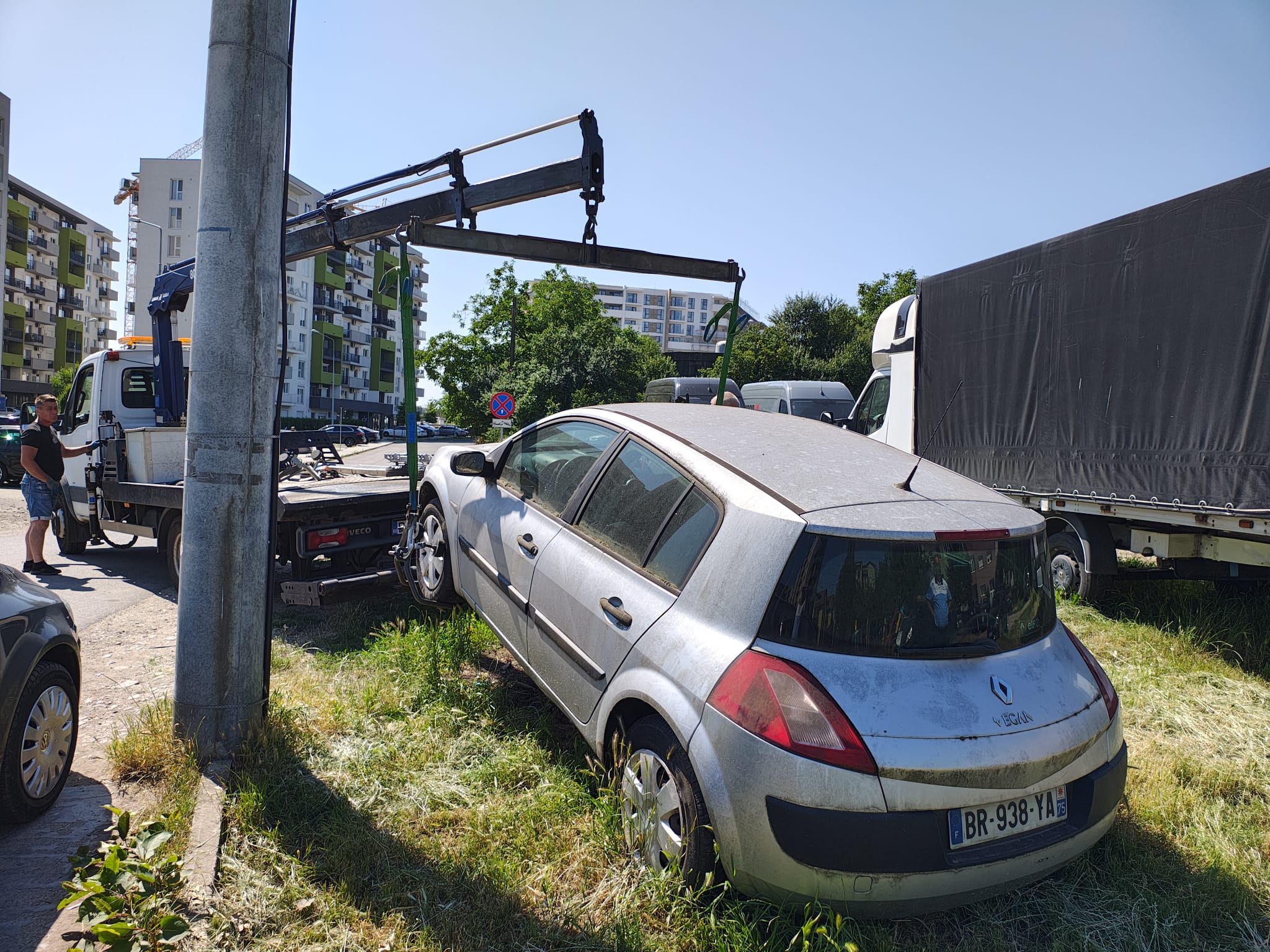 Újabb autót szállítottak el a helyi rendőrök