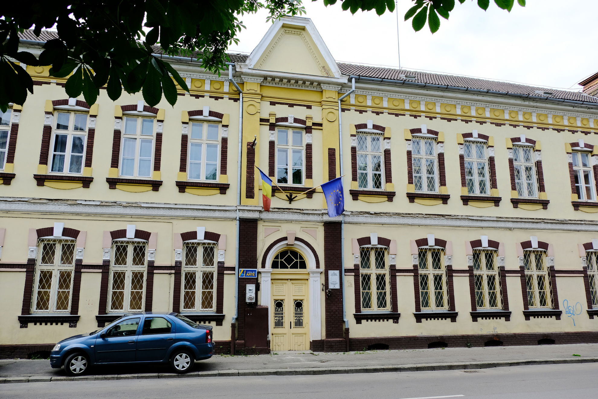 Újabb iskolafelújítási szerződéseket írtak alá