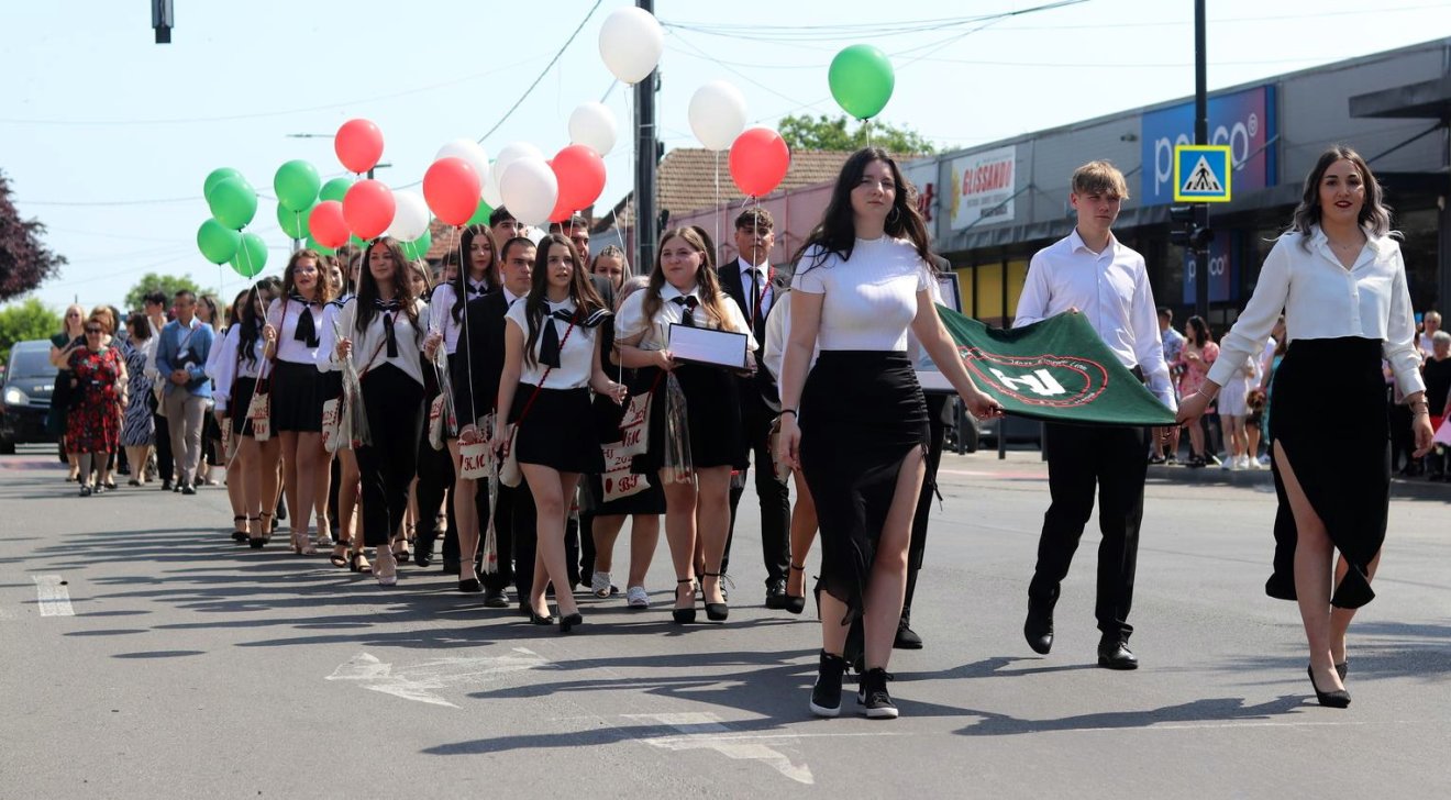 Elballagtak a margittai Horváth János Elméleti Líceum végzős diákjai