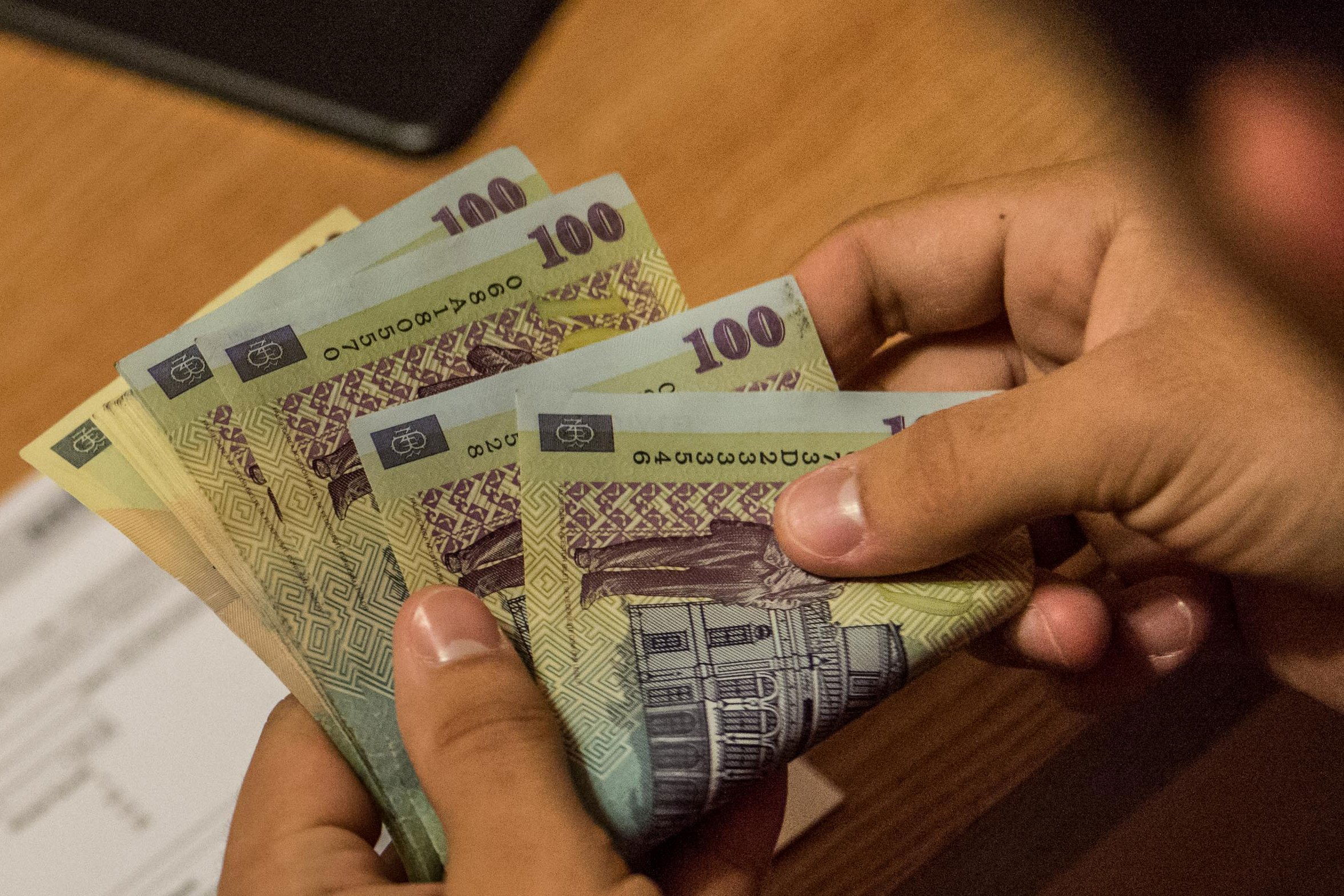 Októbertől lépnének érvénybe az újabb deficitcsökkentő intézkedések