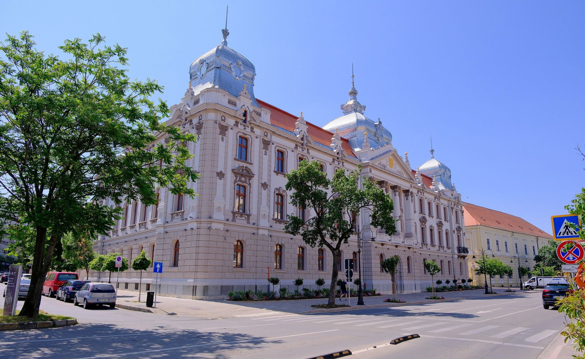 Restaurálják a volt nagyváradi pénzügyi palota emeleti freskóját