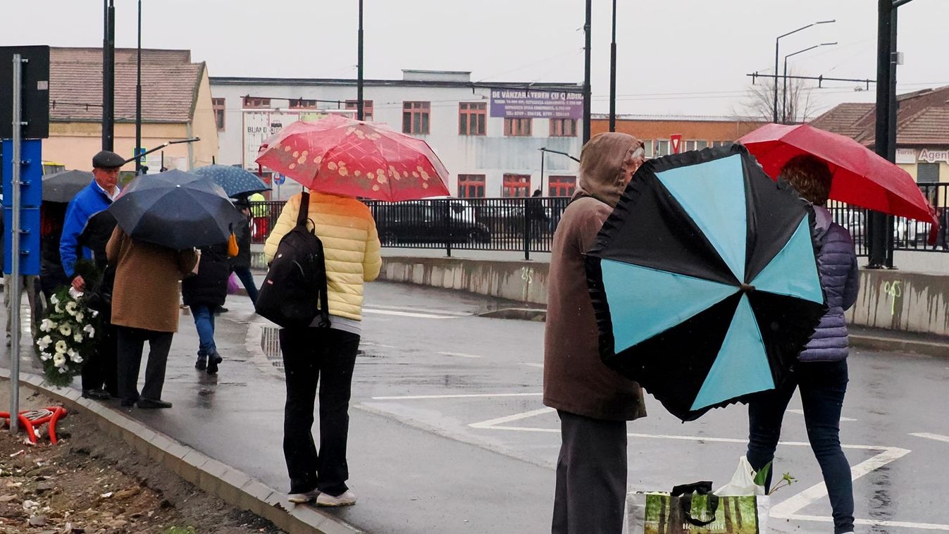 Zivatarokra figyelmeztető riasztást adtak ki a meteorológusok 15 megyére