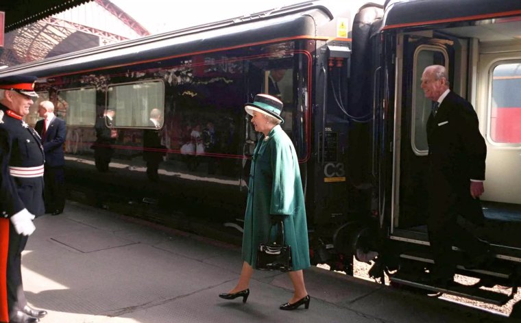 Megválik különvonatától a brit királyi család