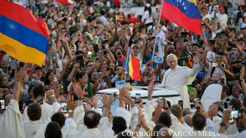 Több mint egymillió fiatallal telt meg Róma külvárosa a Jubileumi Ifjúsági Találkozón | VIDEÓ