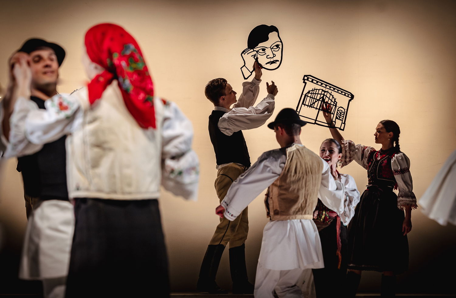 Édeskeserű néptáncelőadás Nagyváradon