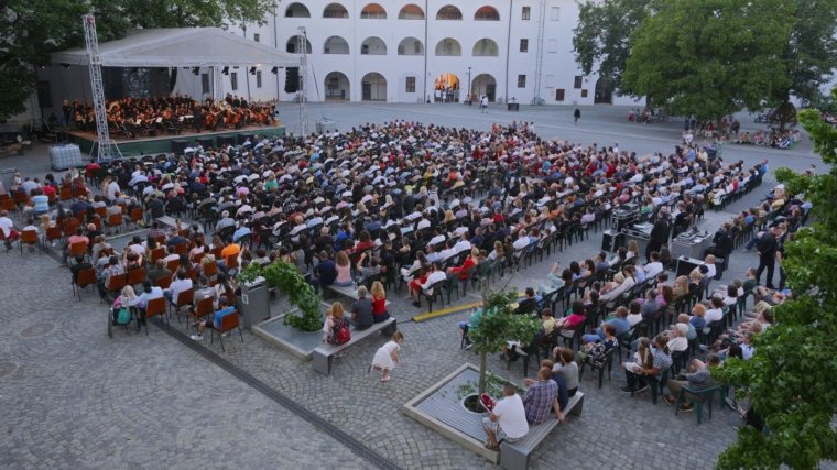 Szabadtéri komolyzene lakónegyedekben is