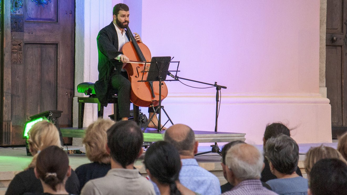 Bach-muzsika a váradi római katolikus püspöki palota kertjében | FOTÓK és VIDEÓ!