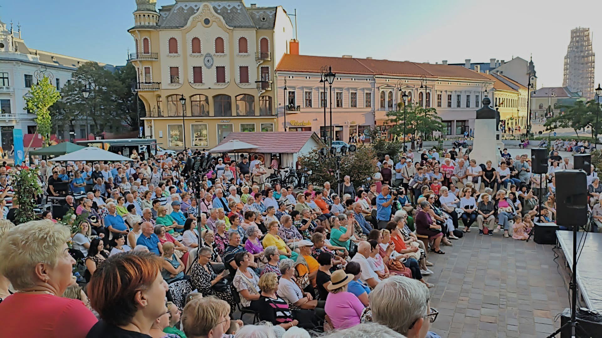 Ünnepi évadnyitó a város szívében