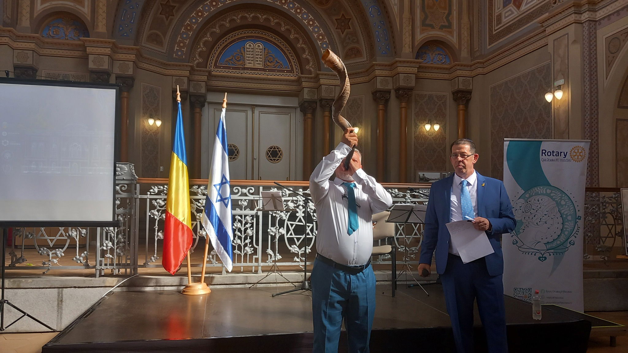 Harminc év után hangzott el ismét péntek esti ima a nagyváradi neológ zsinagógában | VIDEÓ