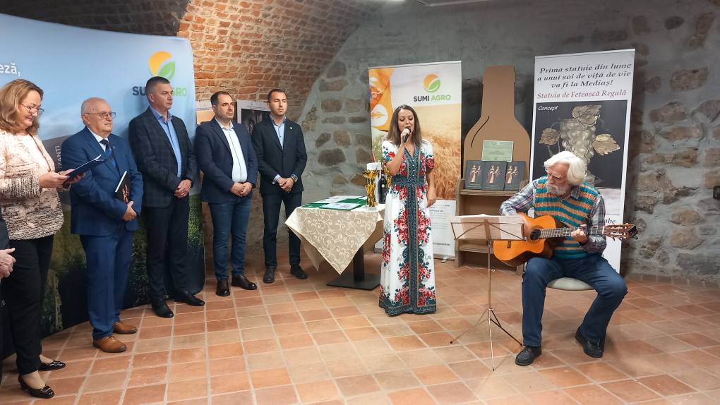 Fotókiállítás nyílt a román bor és gasztronómia napja alkalmából a várban