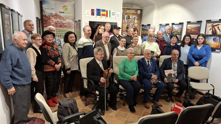 Mezőgazdasági munkálatokat megörökítő fotóalbumot mutattak be Nagyváradon