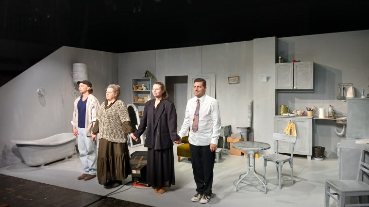 Fekete humorral szürke életekről