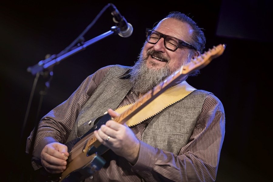 Koncerttel ünnepli negyvenéves zenei karrierjét AG Weinberger