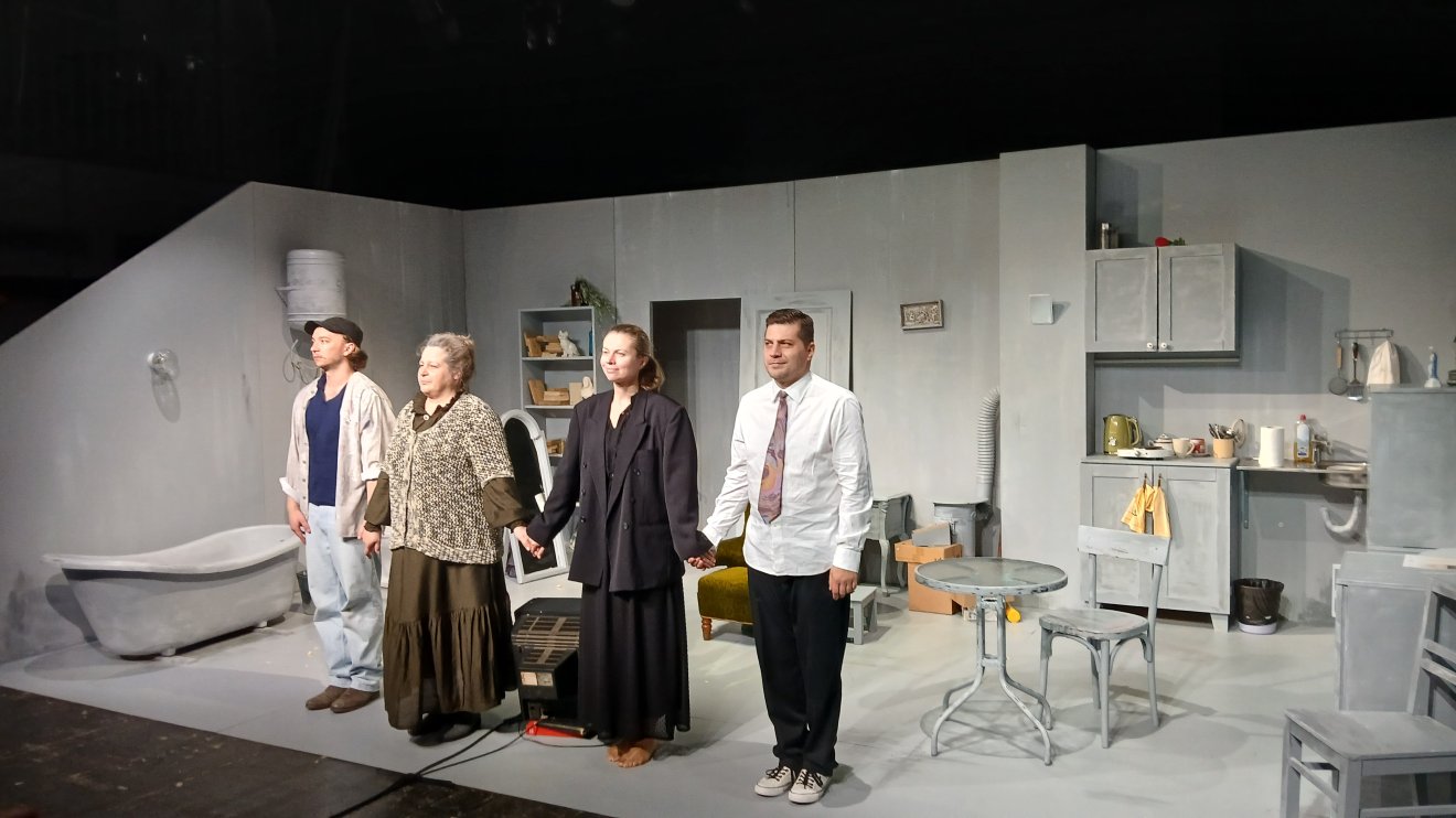 Fekete humorral szürke életekről