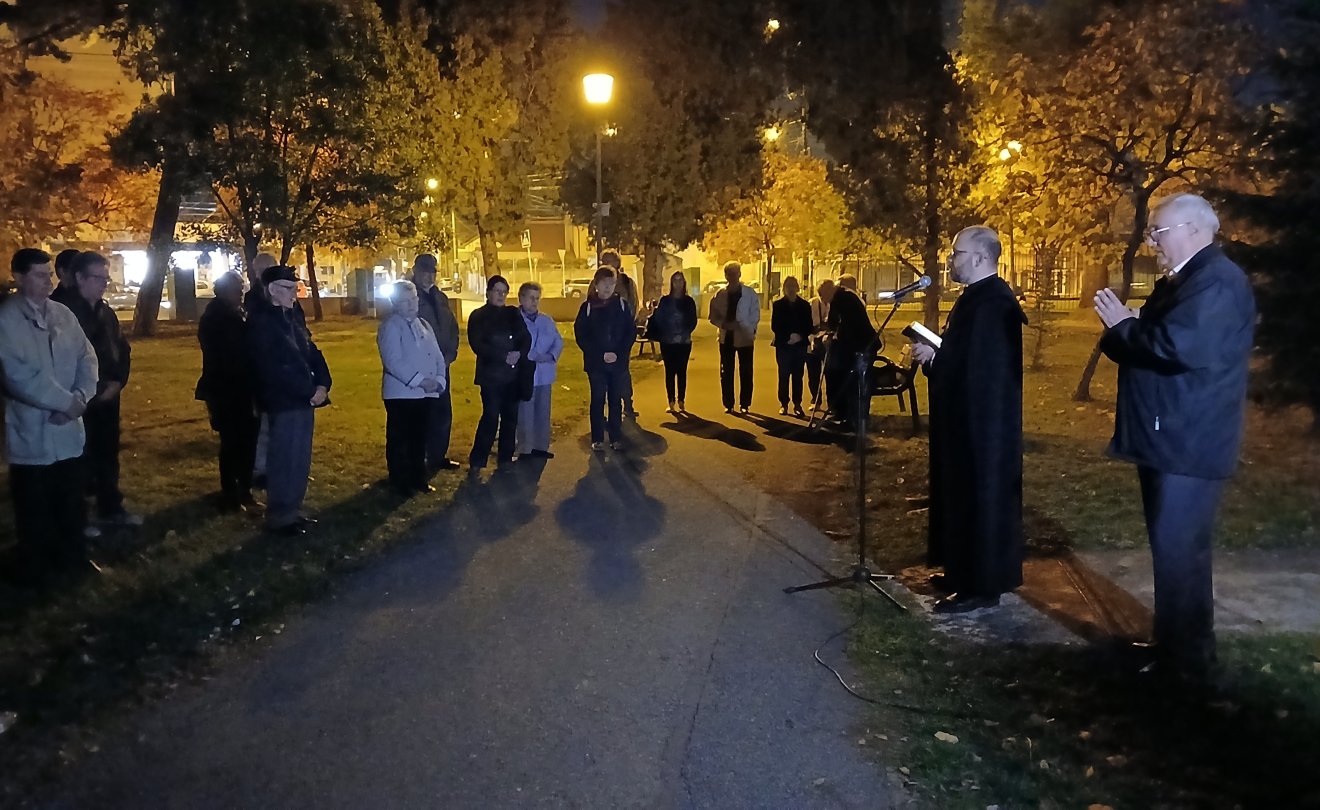 Gyertyás megemlékezést tartottak az egykori nagyváradi Olaszi temetőben