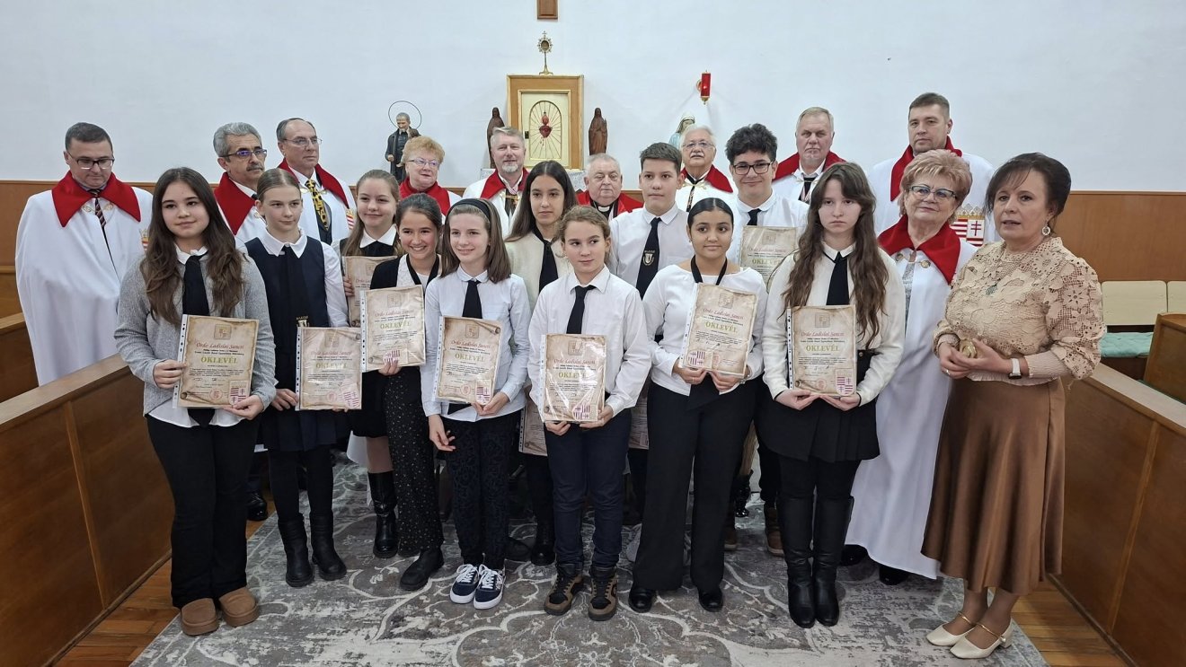 Ösztöndíjakat adtak át a Szent László Római Katolikus Teológiai Líceumban | GALÉRIA