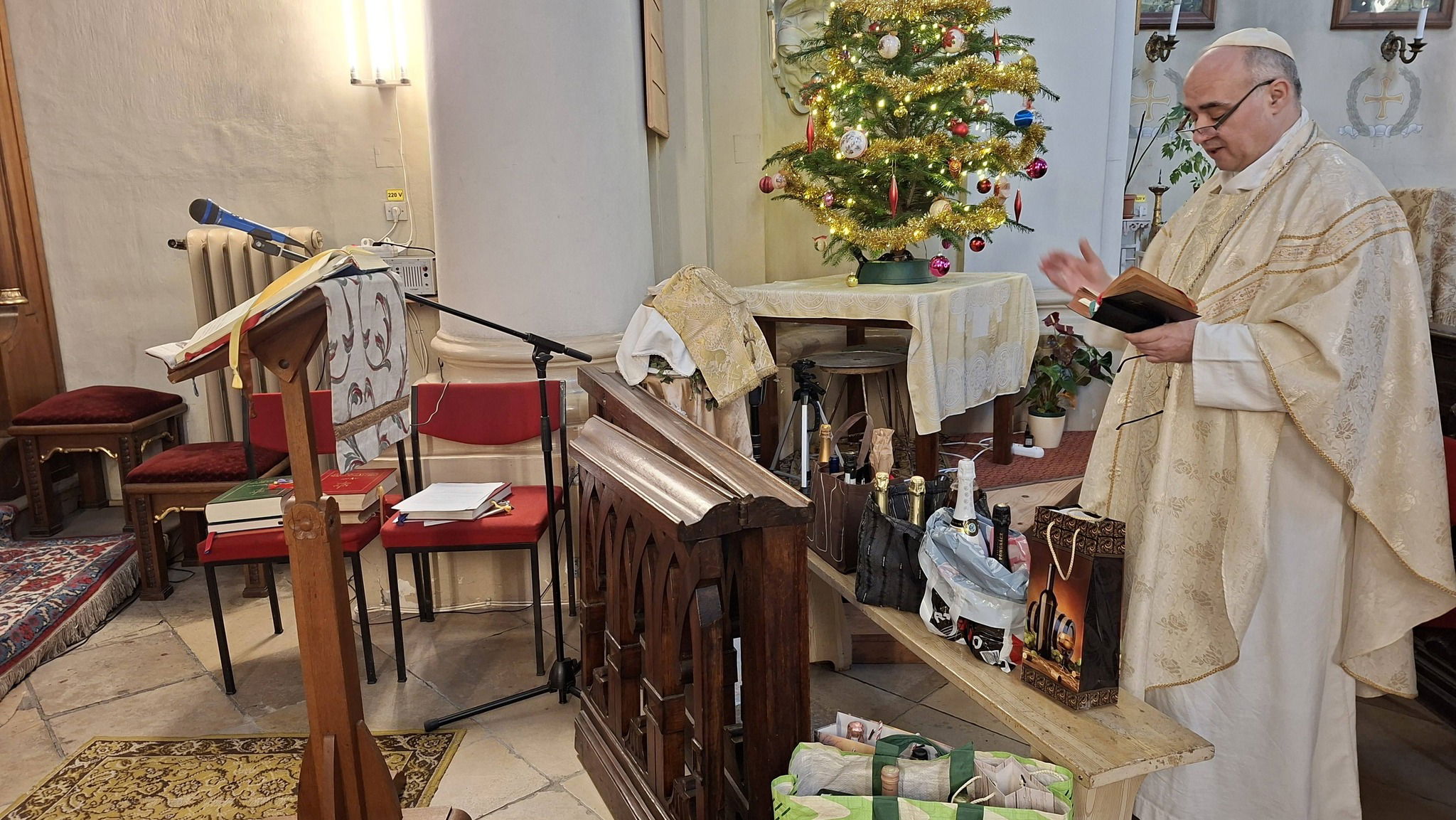 Borokat szenteltek a premontrei kanonokrend nagyváradi széktemplomában