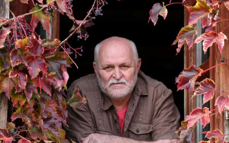 Törzsasztal könyv formában