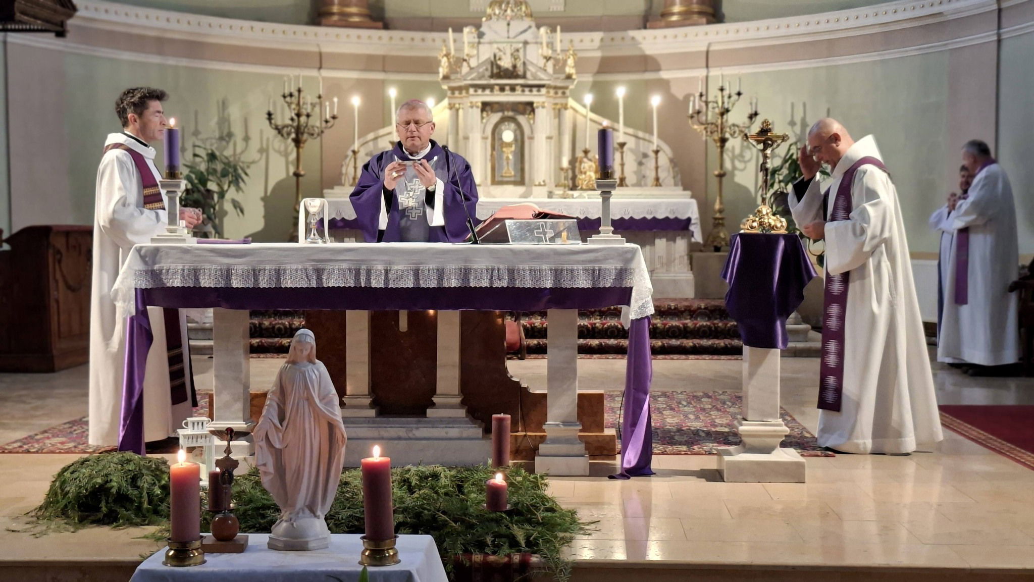 Hálaadással búcsúztatták az évet a Mária-légiósok