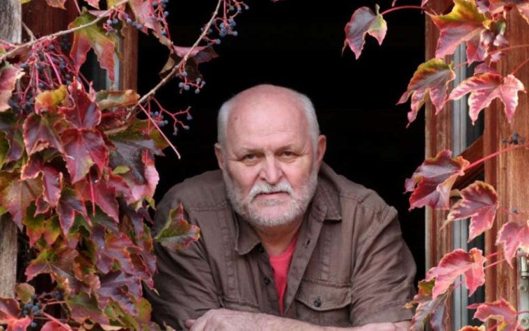 Törzsasztal könyv formában