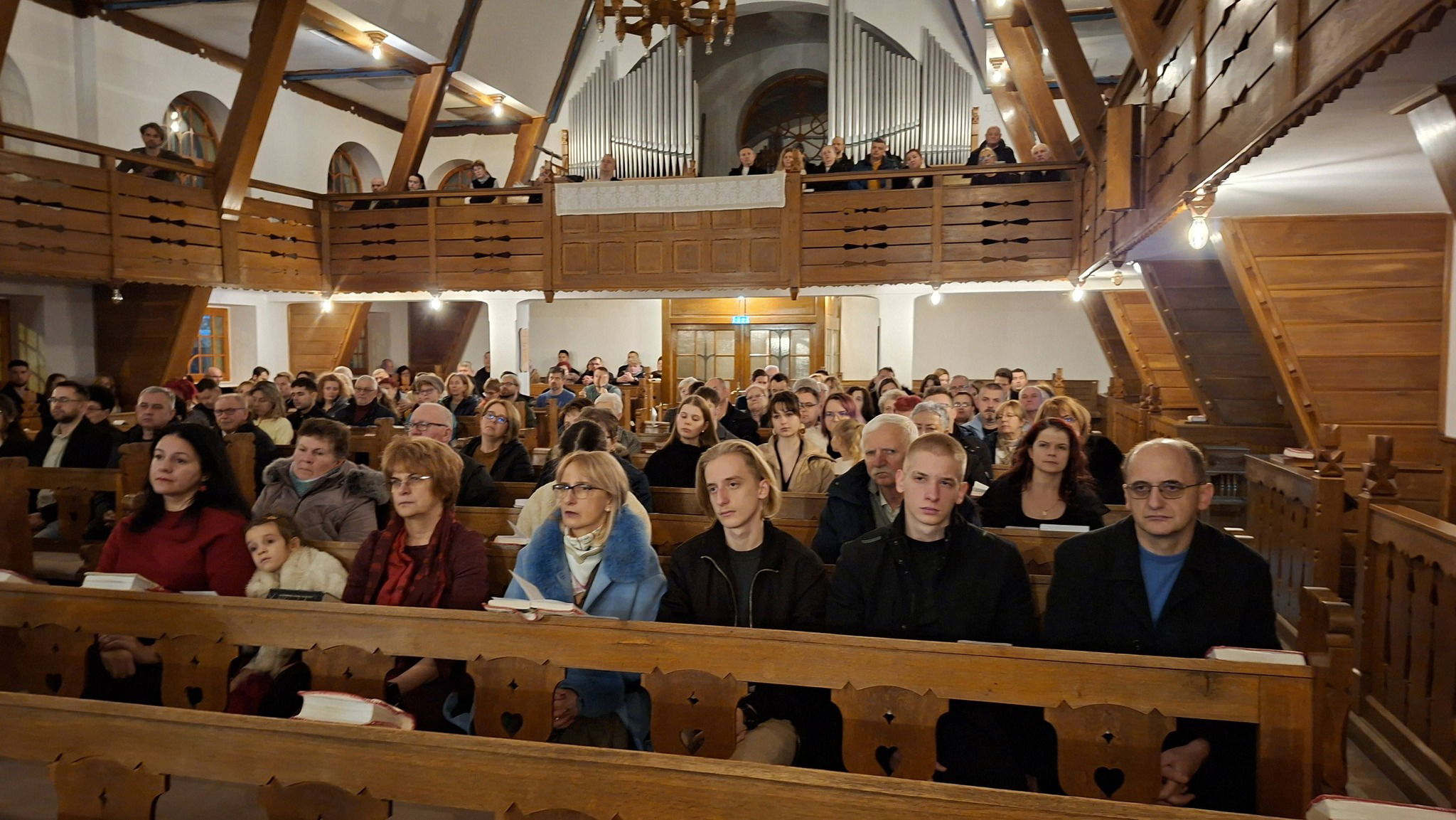 Karácsony éjszakai istentiszteletet tartottak Nagyvárad-Réten | VIDEÓK