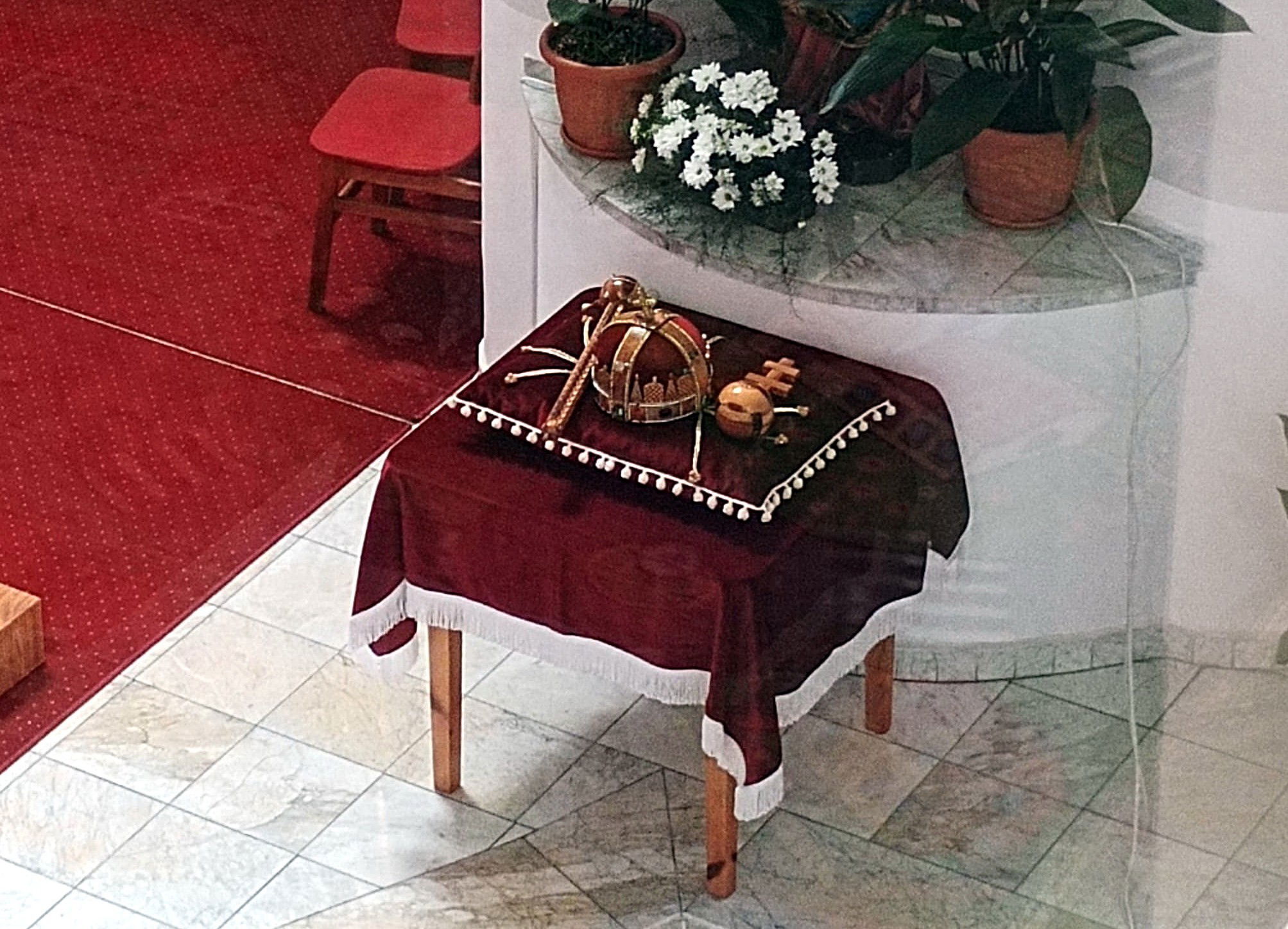 Az Árpád-házi Szent Margit templomba került a Szent Korona másolata Margittán