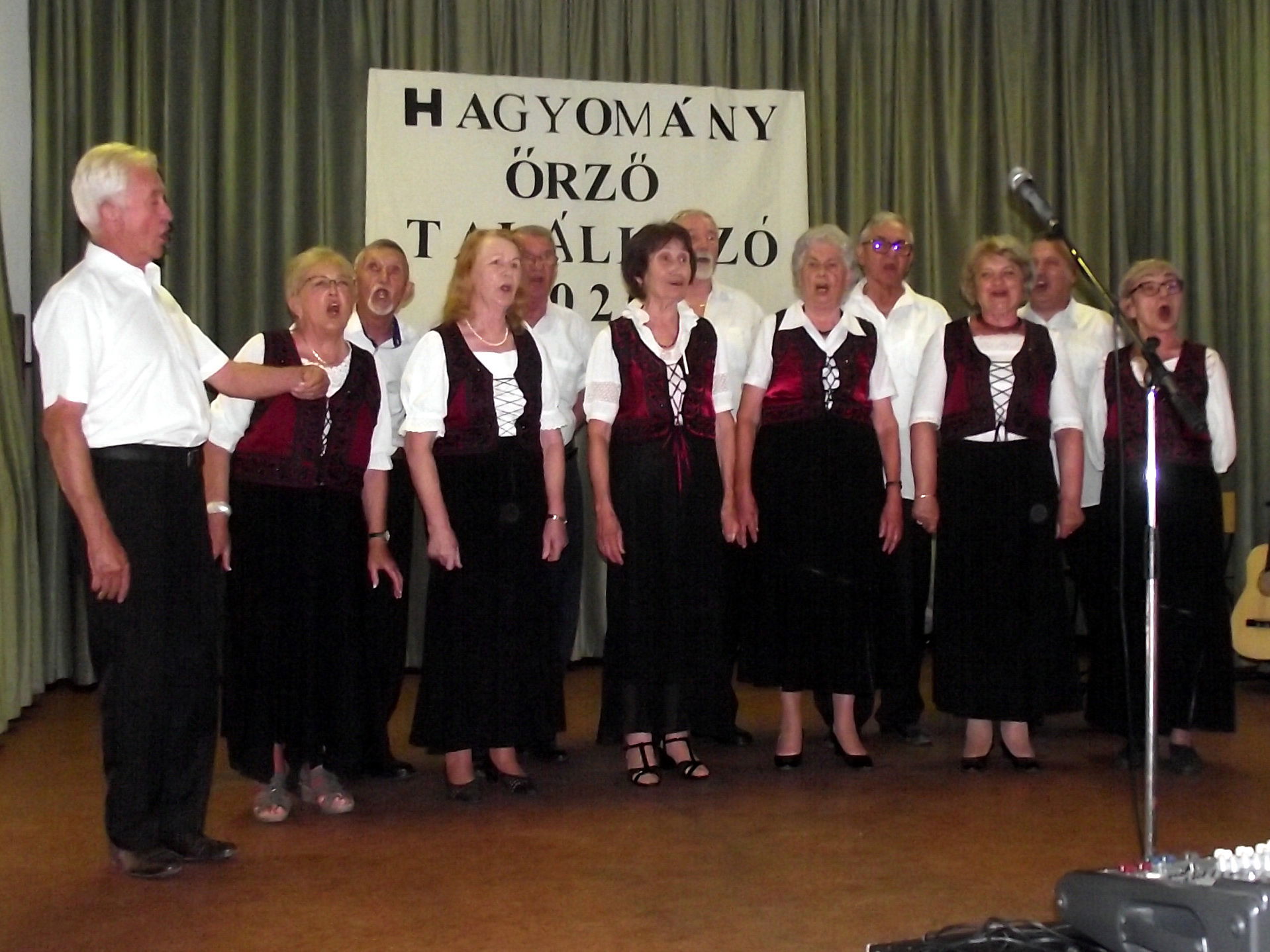 Magyarországon vendégszerepelt a margittai és a szalacsi kórus