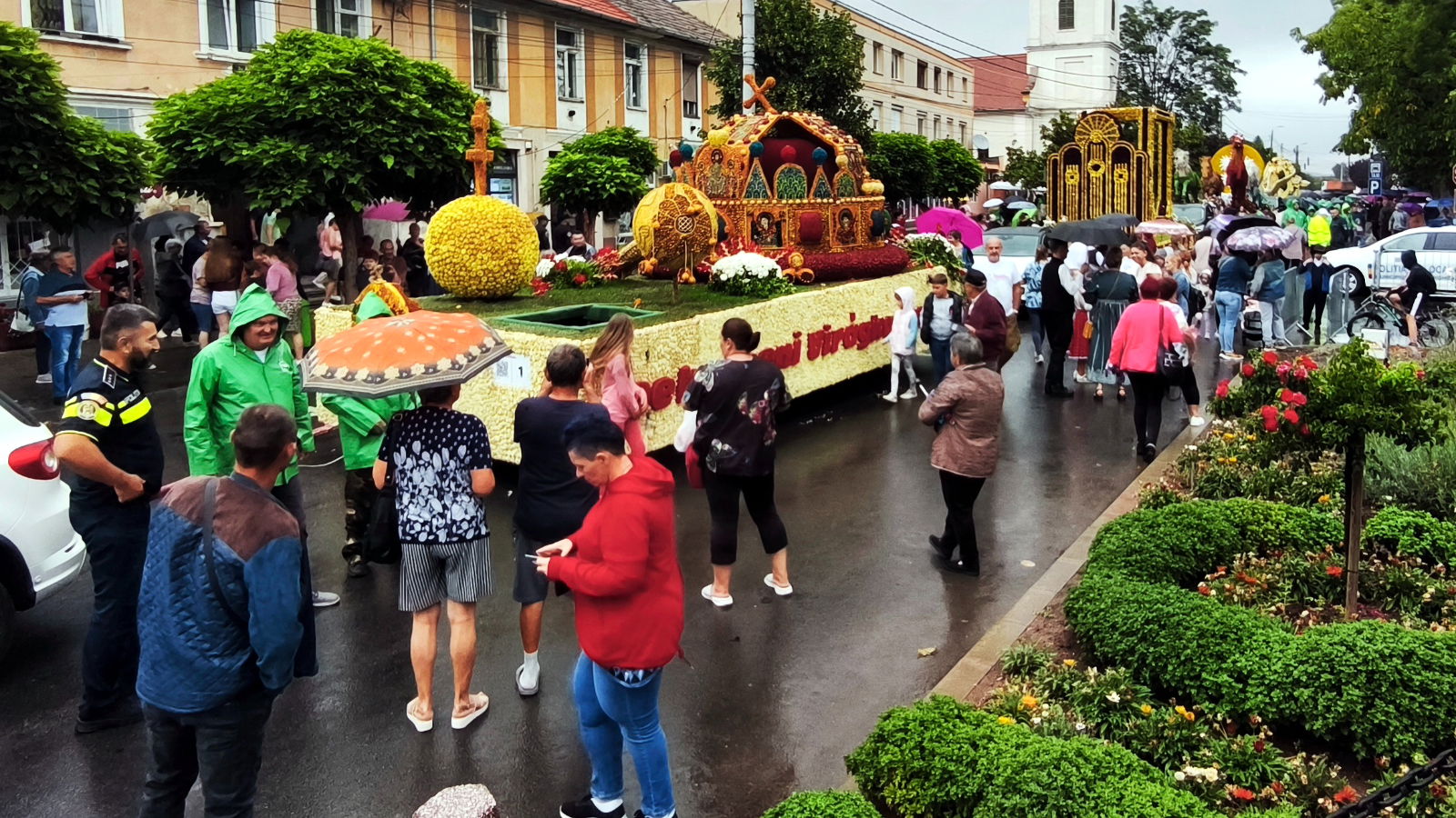 Kiállítások, koncertek és virágkocsik a Folk- és Magyar Napokon Margittán