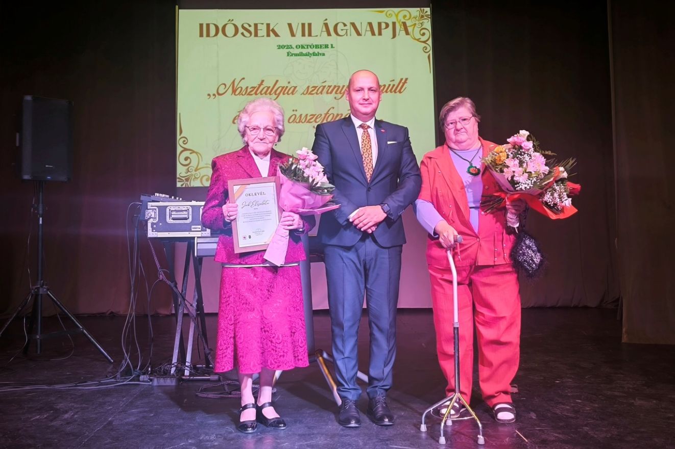 A szépkorúakat ünnepelték az érmihályfalvi Gizella Művelődési Központban