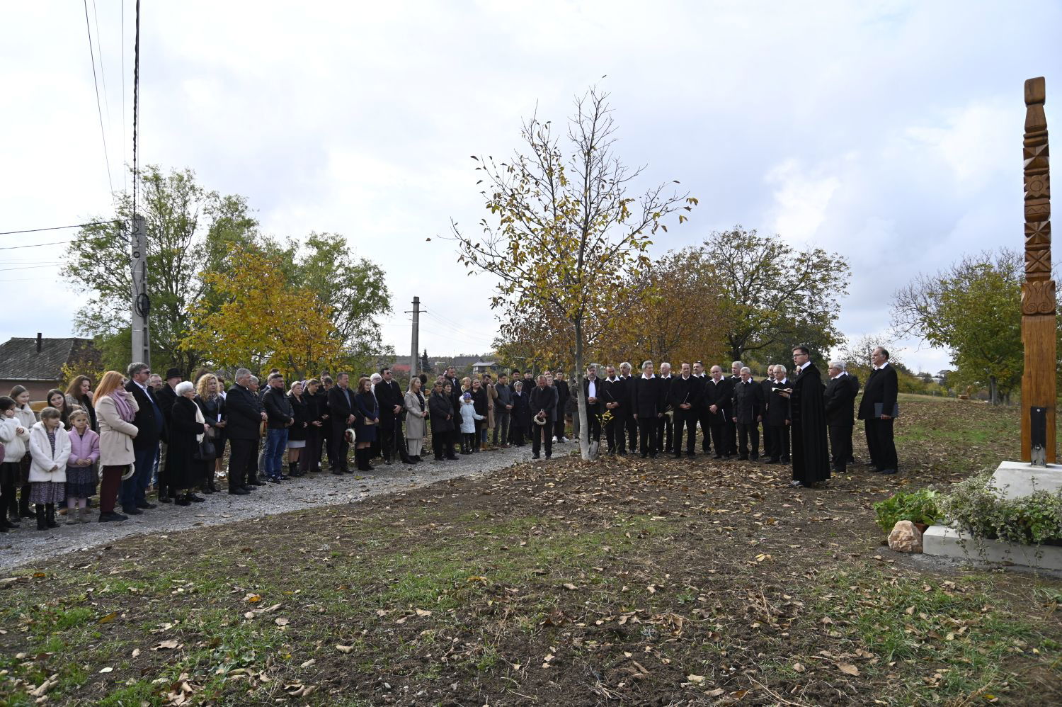 Emlékezés és jövőépítés: park- és kopjafaavatás zajlott Hegyközszáldobágyon