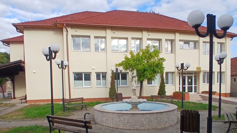 Orvosi magánrendelőket is működtetnének a jövőben a teljesen megújult révi egészségügyi központban