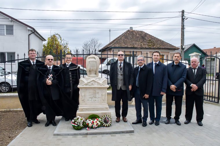 Restaurálták az elveszettnek hitt kisszántói Lányi-Boronkay-síremléket