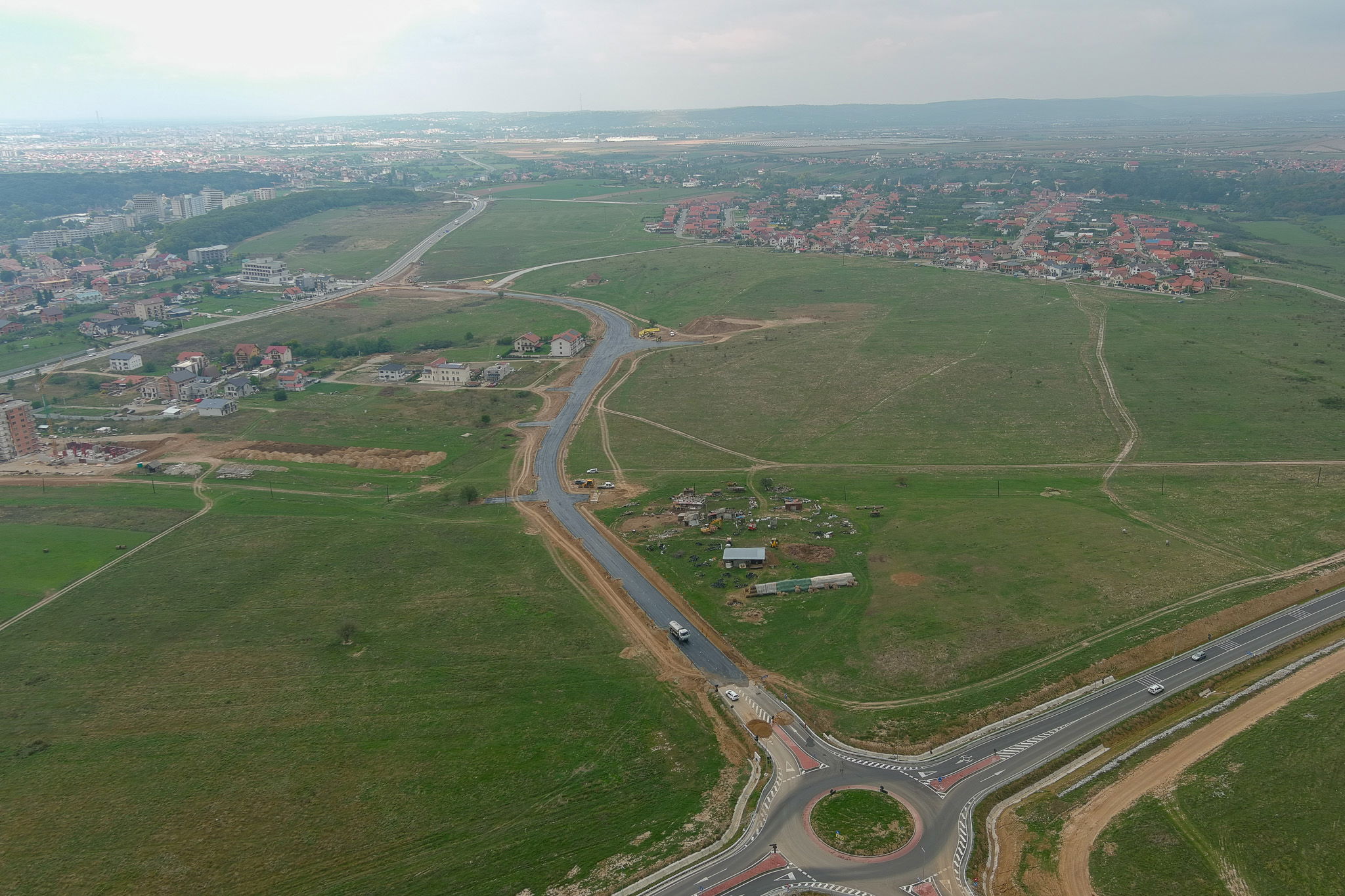 Átadták a forgalomnak a váradszentmártoni és metropolisz-övezeti körgyűrűket összekötő utat