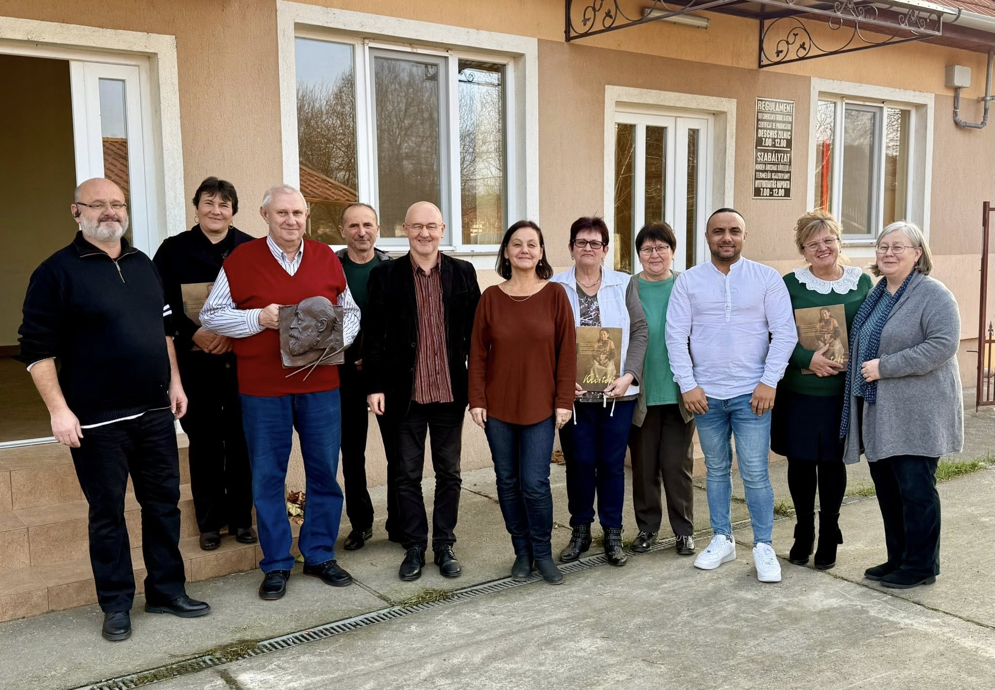Szülőfalujában is méltó emléket állítanak Kristófi János festőművésznek