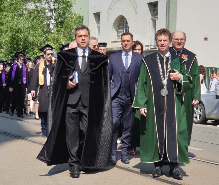 Elballagtak a Partiumi Keresztény Egyetem végzős hallgatói