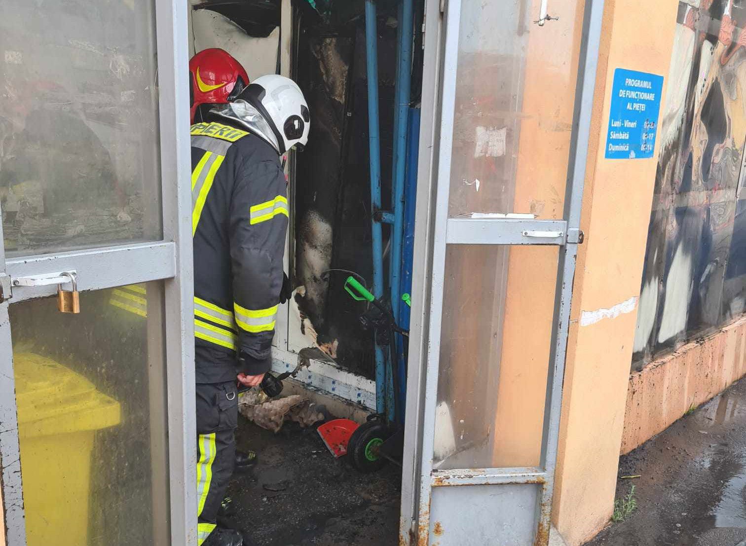 Tűz a váradi Decebal piacon