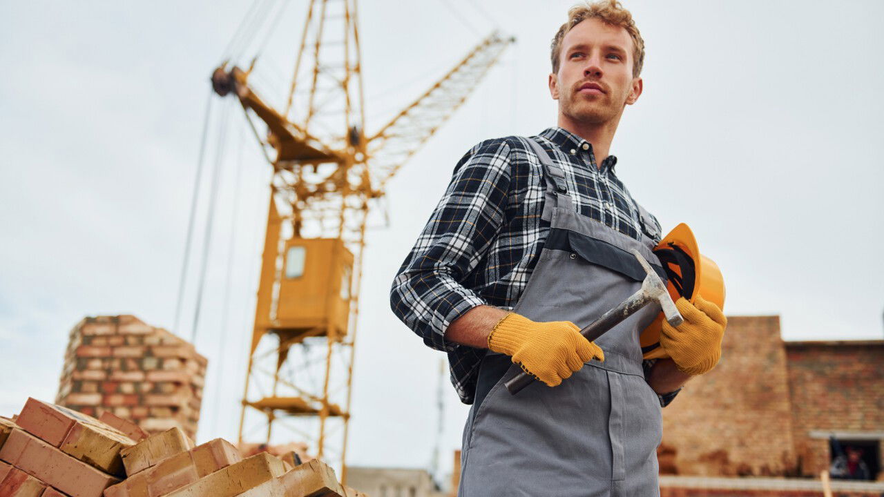 Égető szükség van az erős kezű melósokra határon innen és túl is