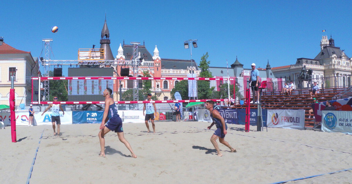 Megkezdődött a strandröplabdatorna a Szent László téren
