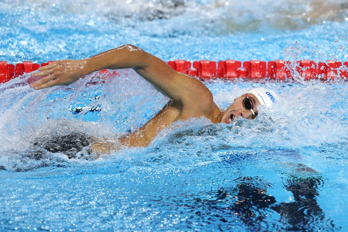 Száz méter gyorson is aranyérmes David Popovici