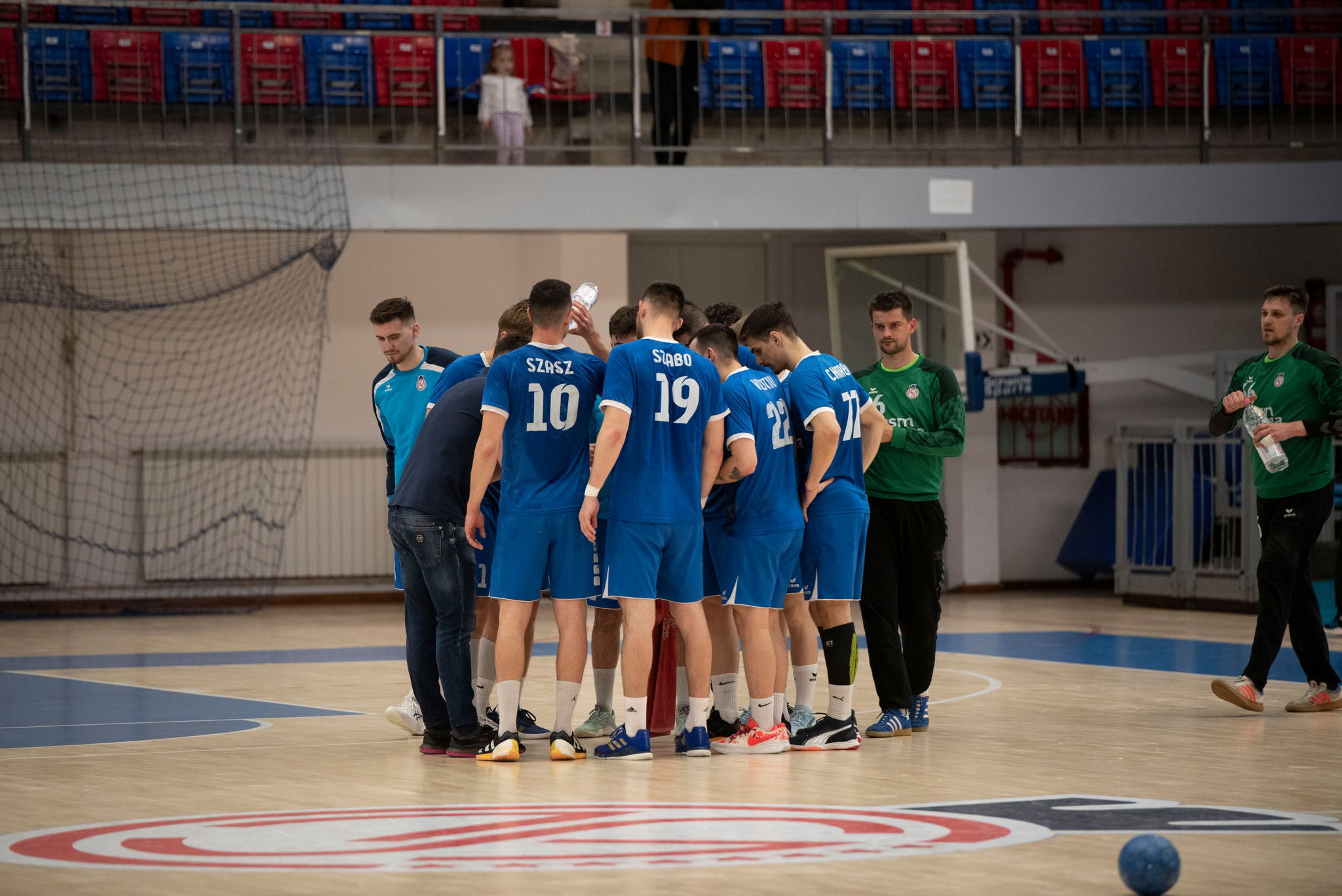 Munkába álltak a váradi kézisek is