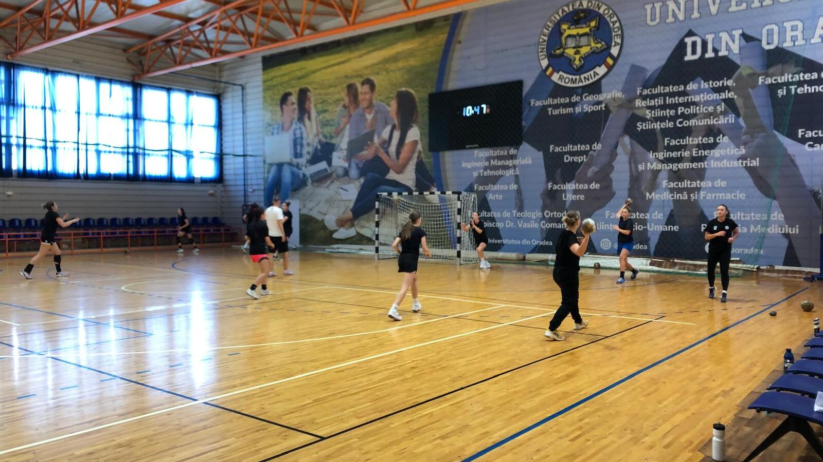 Gőzerővel készülnek az ESK női kézisei