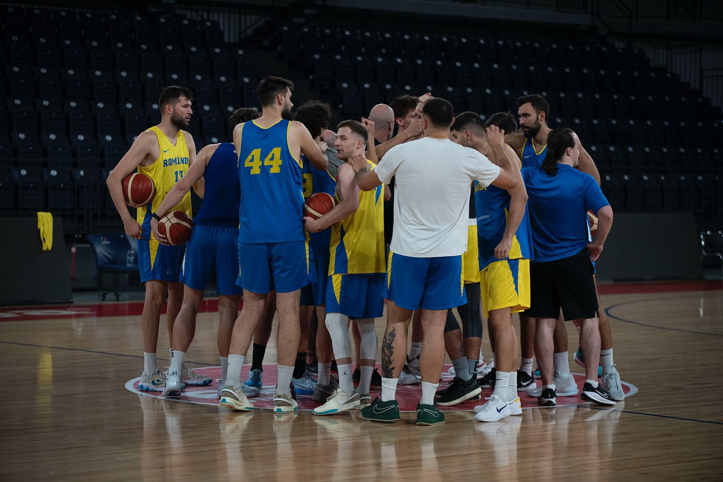 Egy győzelemre a továbbjutástól a román válogatott