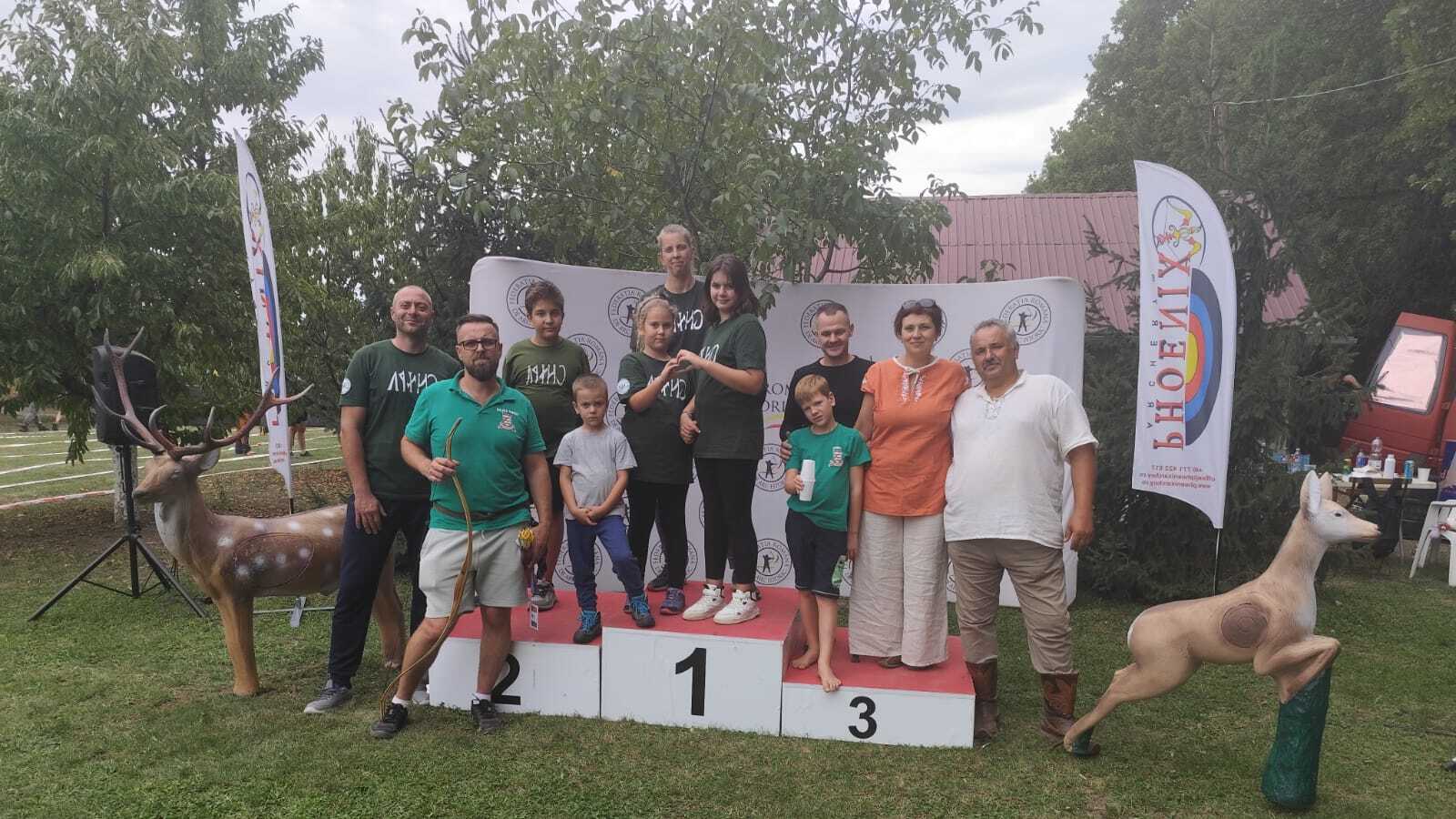 Éremeső a Nomad Archers íjászaitól Kisjenőben