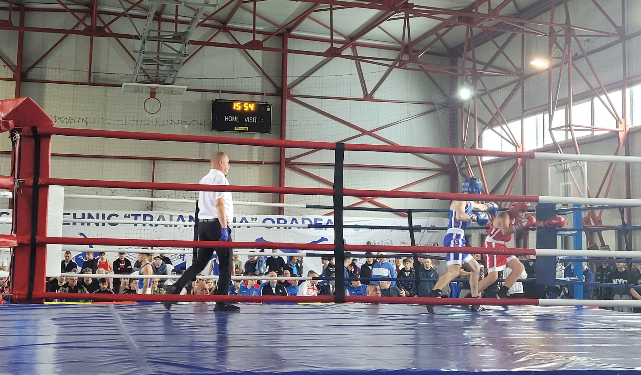 Megkezdődött a váradi ifjúsági bokszviadal