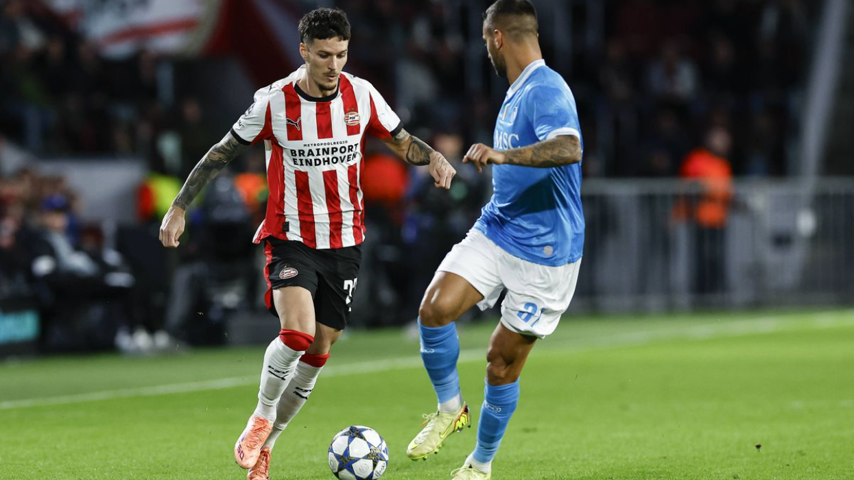 BL: Man-show a Napoli ellen