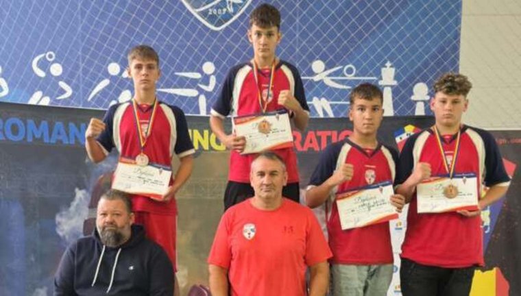 Remekeltek a Bihar megyei ökölvívók Năvodari-ban