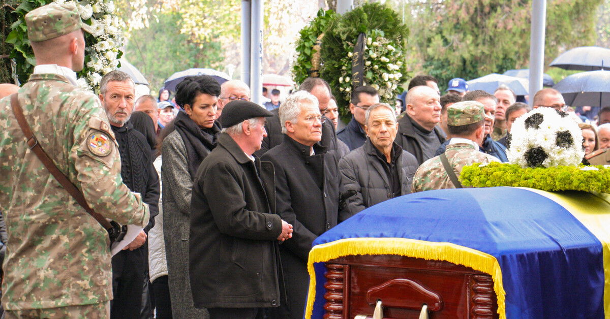 Méltósággal búcsúztatták Jenei Imrét Nagyváradon | GALÉRIA és VIDEÓK