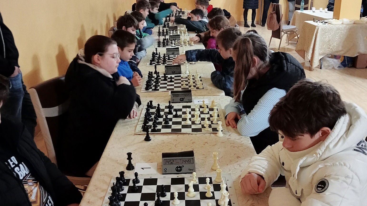 Fiatal sakkozók mérték össze tudásukat a Mikulás Kupán