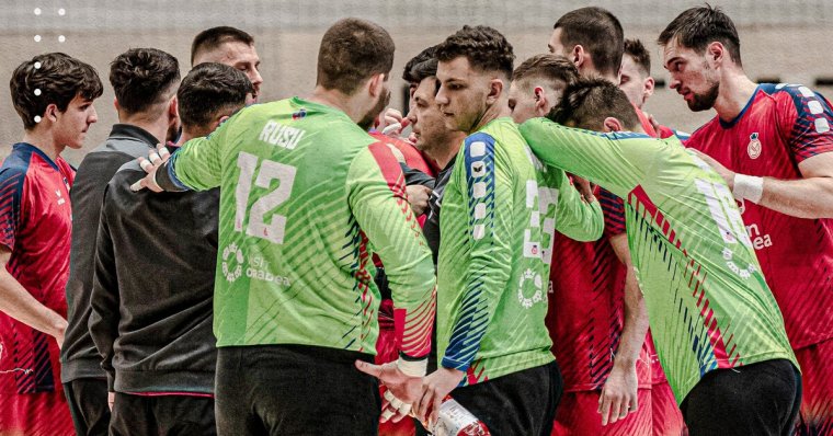 Gólzápor a sportcsarnokban: 84 találat a kézisek meccsén